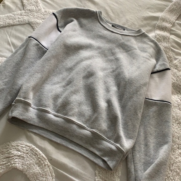 Brandy Melville sweatshirt - Picture 1 of 3